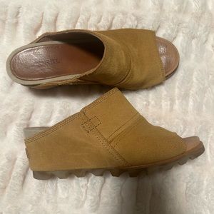 Sorel Women's Wedge Sandals in Tan